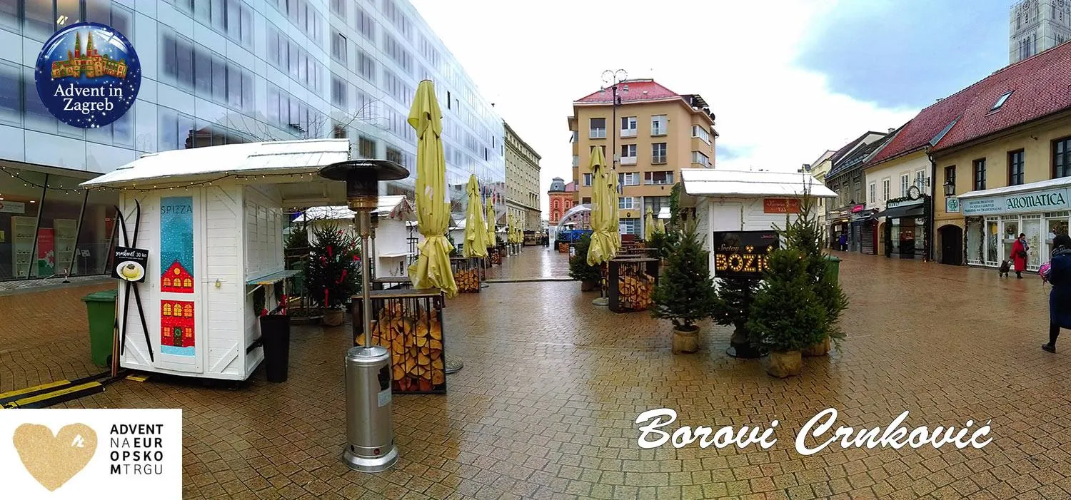 Ukrašena drvca na gradskom adventu