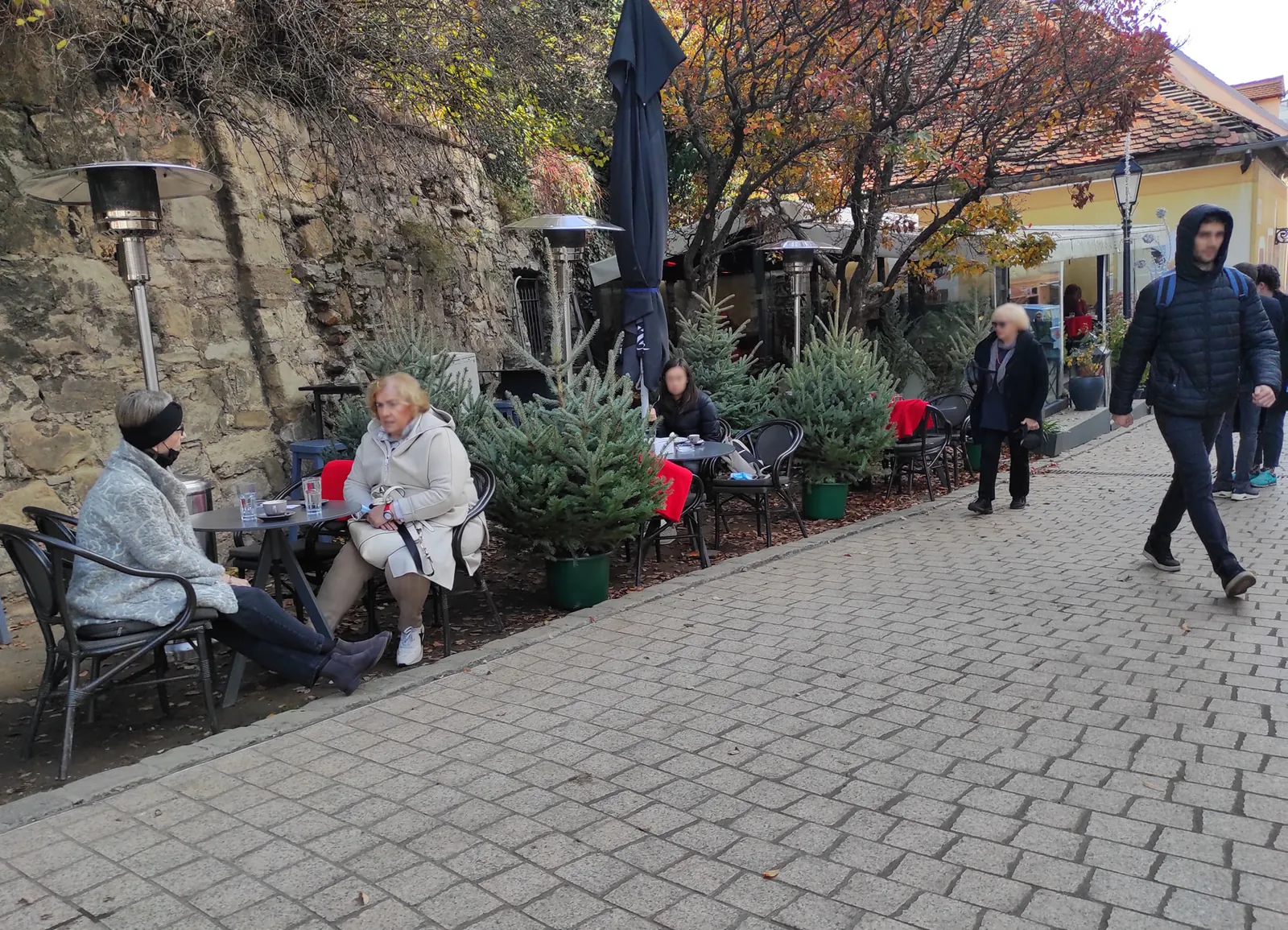 Drvca na terasi u starom dijelu grada