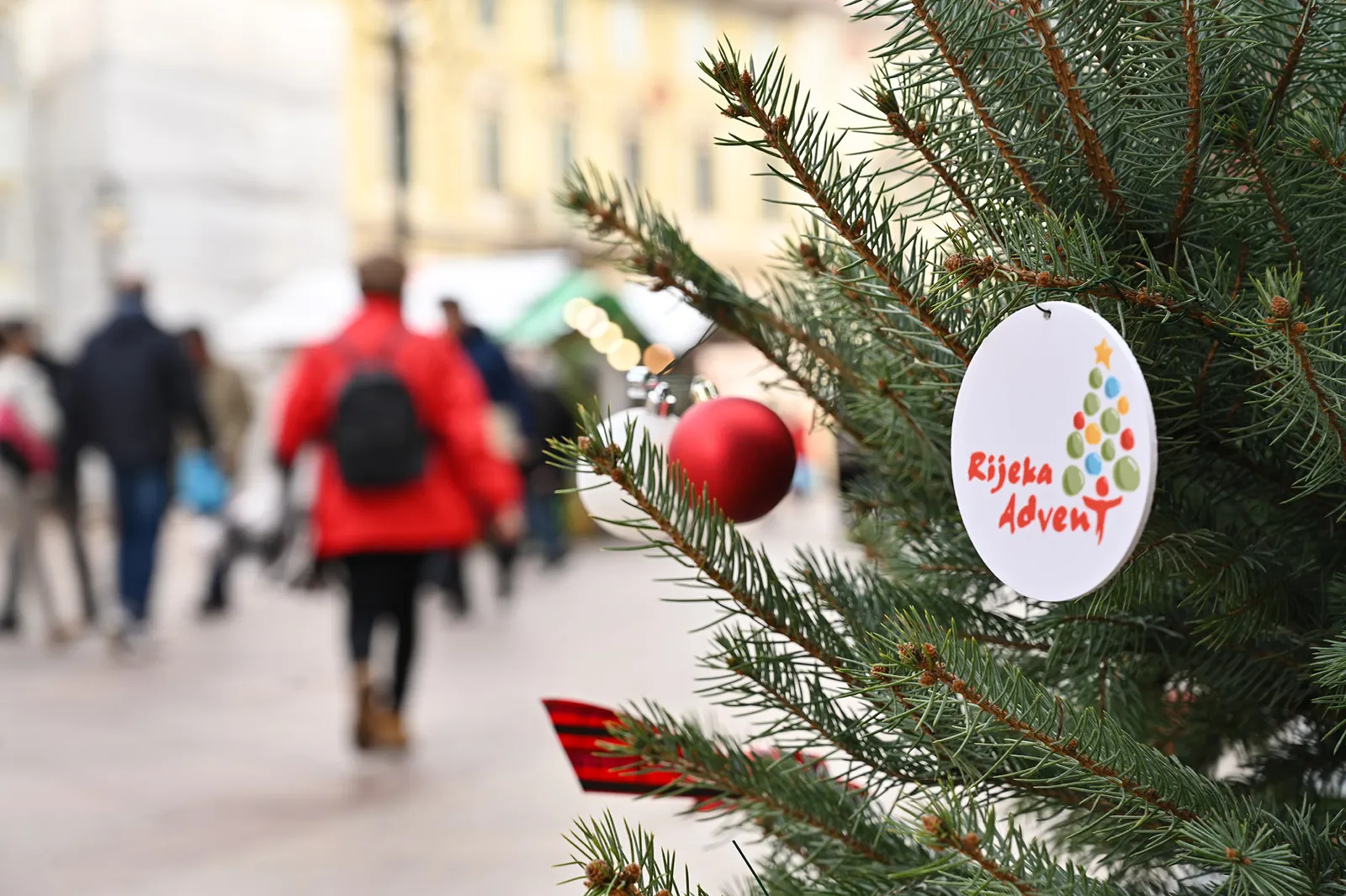 Ukras Rijeka Advent na grani drvca